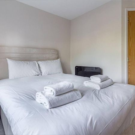 Lovely 2Bed Apt In Redditch, Free Wi-Fi & Parking Dış mekan fotoğraf