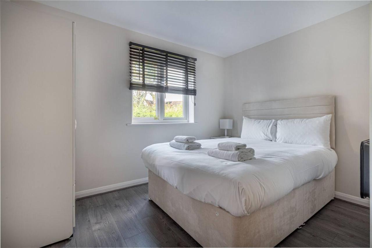 Lovely 2Bed Apt In Redditch, Free Wi-Fi & Parking Dış mekan fotoğraf