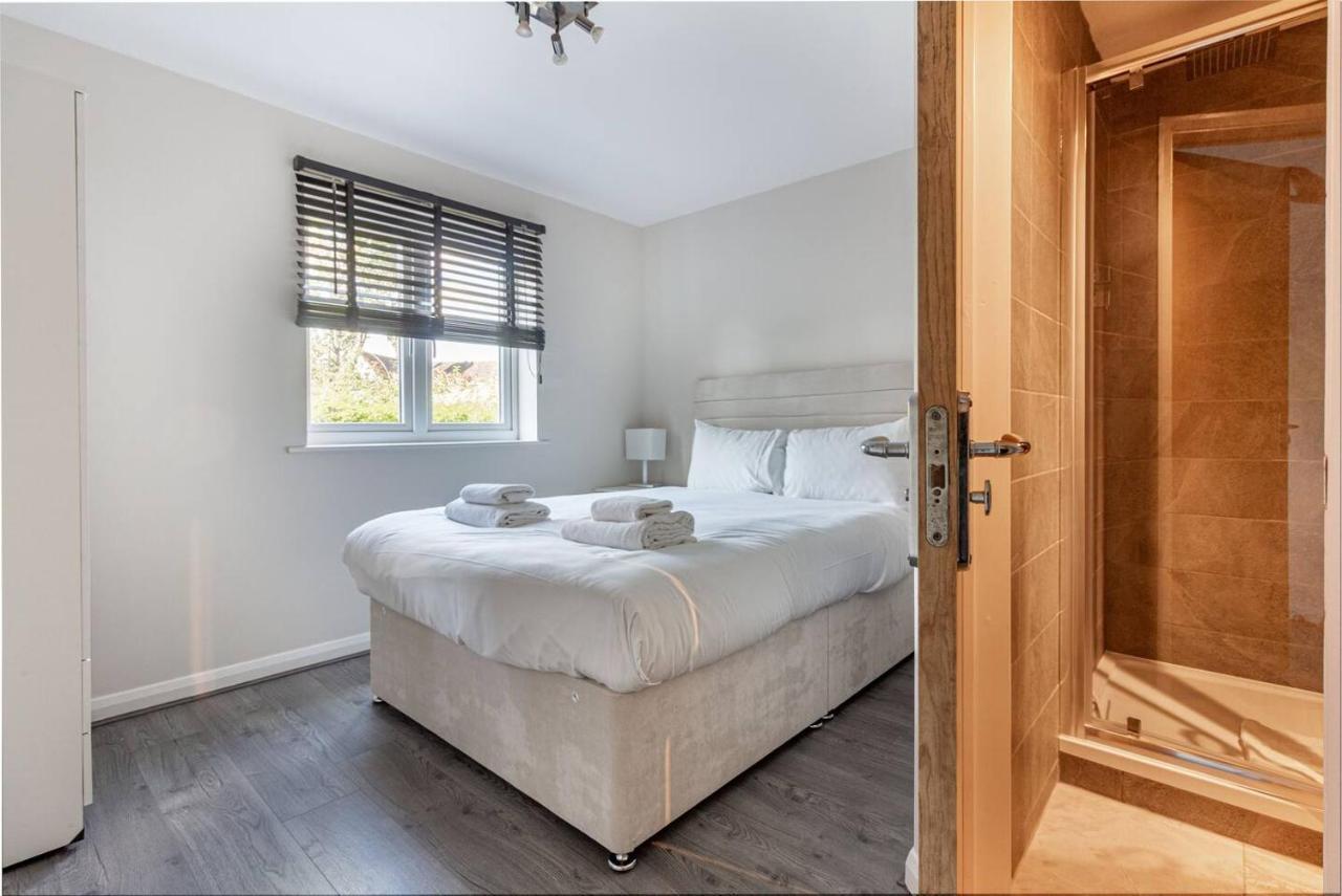 Lovely 2Bed Apt In Redditch, Free Wi-Fi & Parking Dış mekan fotoğraf