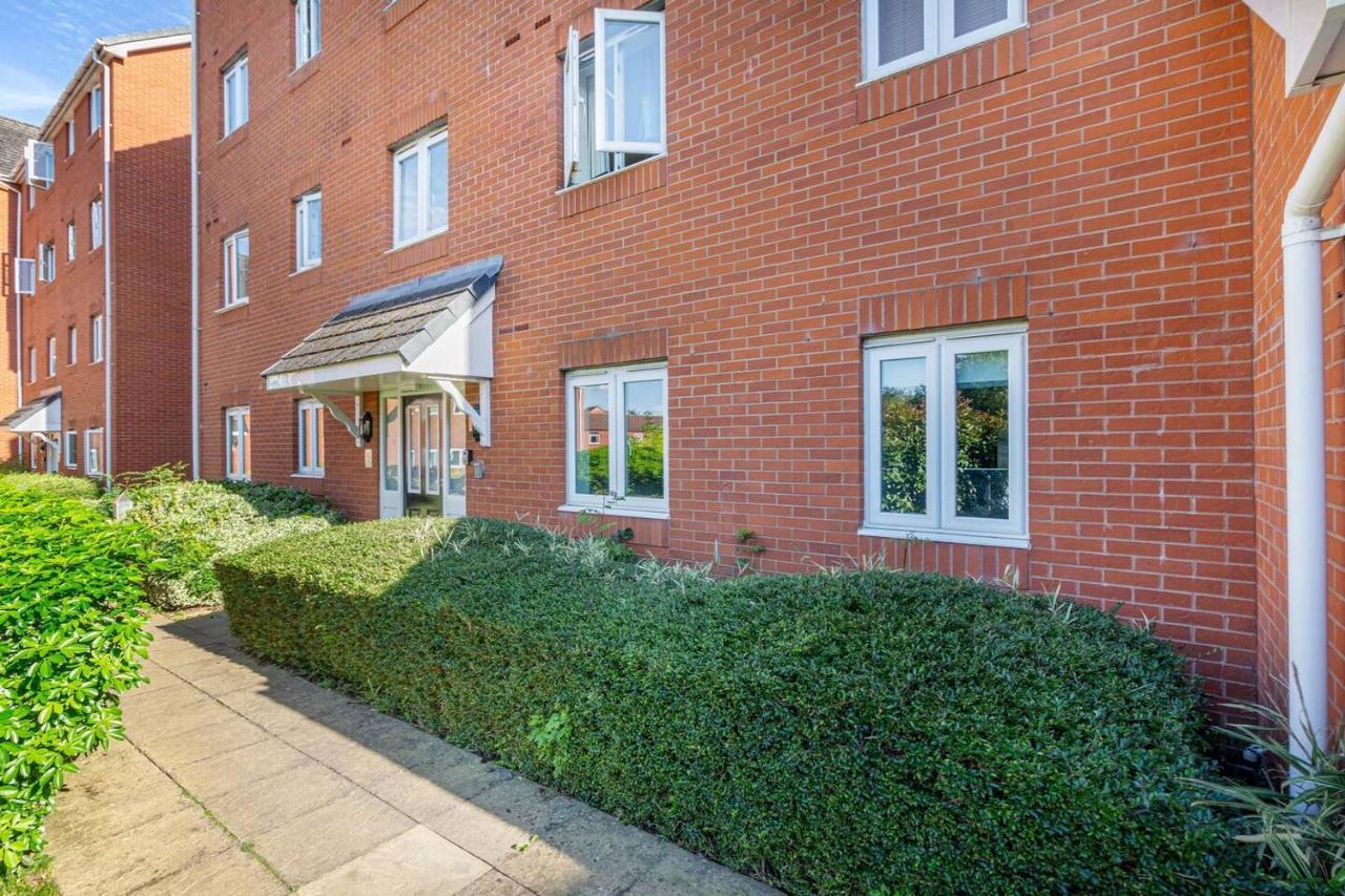 Lovely 2Bed Apt In Redditch, Free Wi-Fi & Parking Dış mekan fotoğraf